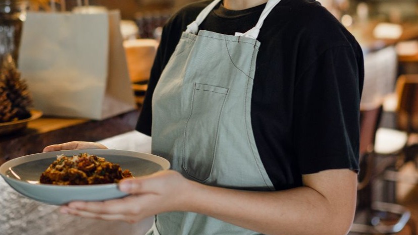 100 - FOH - Food Runner